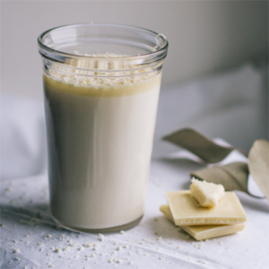 witte chocolademouse in een glas